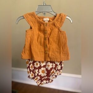 3-6 month girls Cat & Jack Baby 2 piece gauze floral set (mustard/brown/white)
